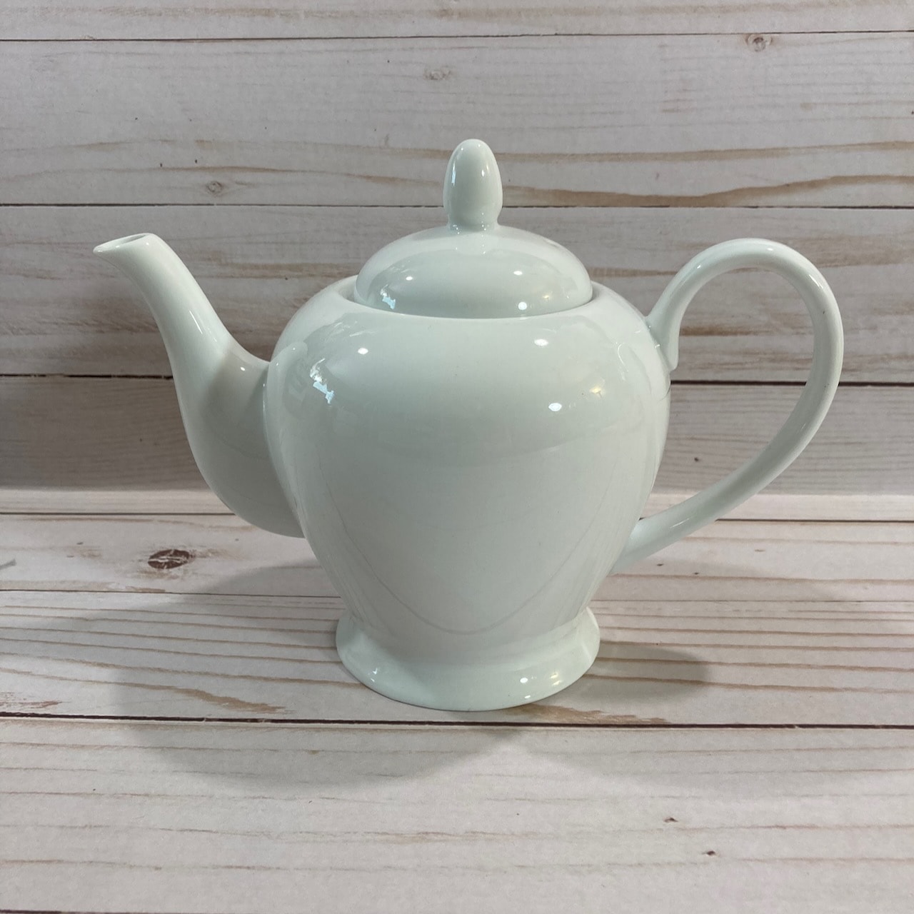 https://www.teaforallreasons.com/wp-content/uploads/2022/06/Small-White-Teapot.jpeg